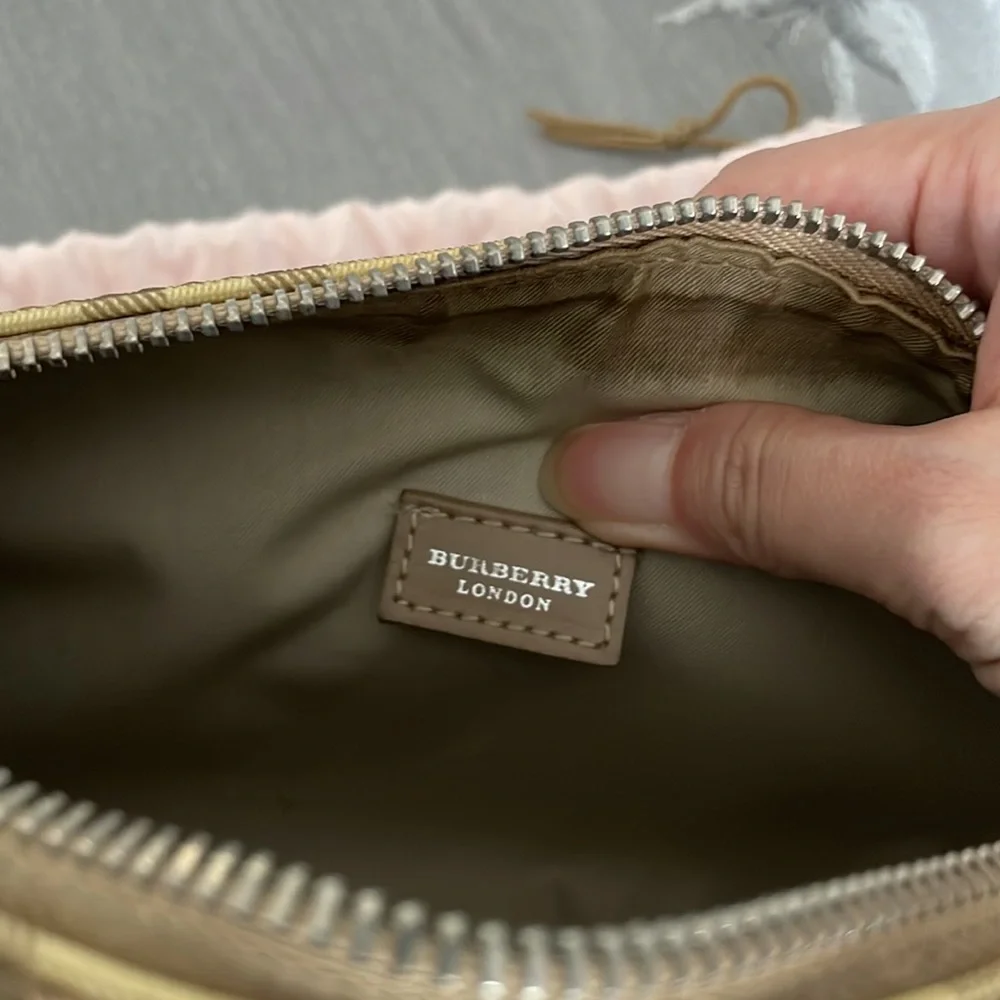 Rare Burberry Pink Nova check Lola barrel bag - Picture 5 of 10